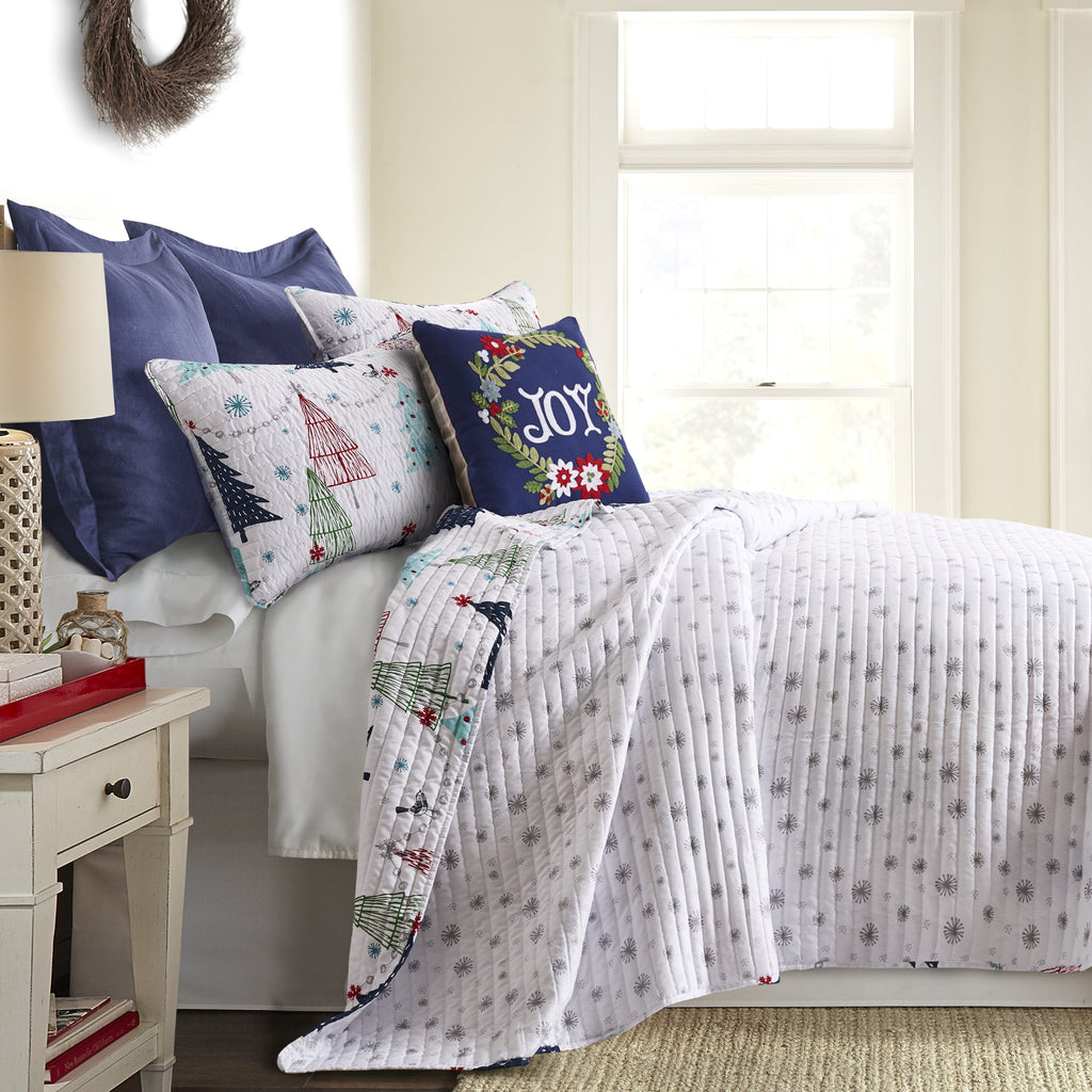 Levtex Home - Northern Star Quilt Set - Full/Queen Quilt + Two Standard Pillow Shams - Christmas Tree - Black and White - Quilt Size (88x92in.) and Pillow Sham Size (26x20in.) - Reversible