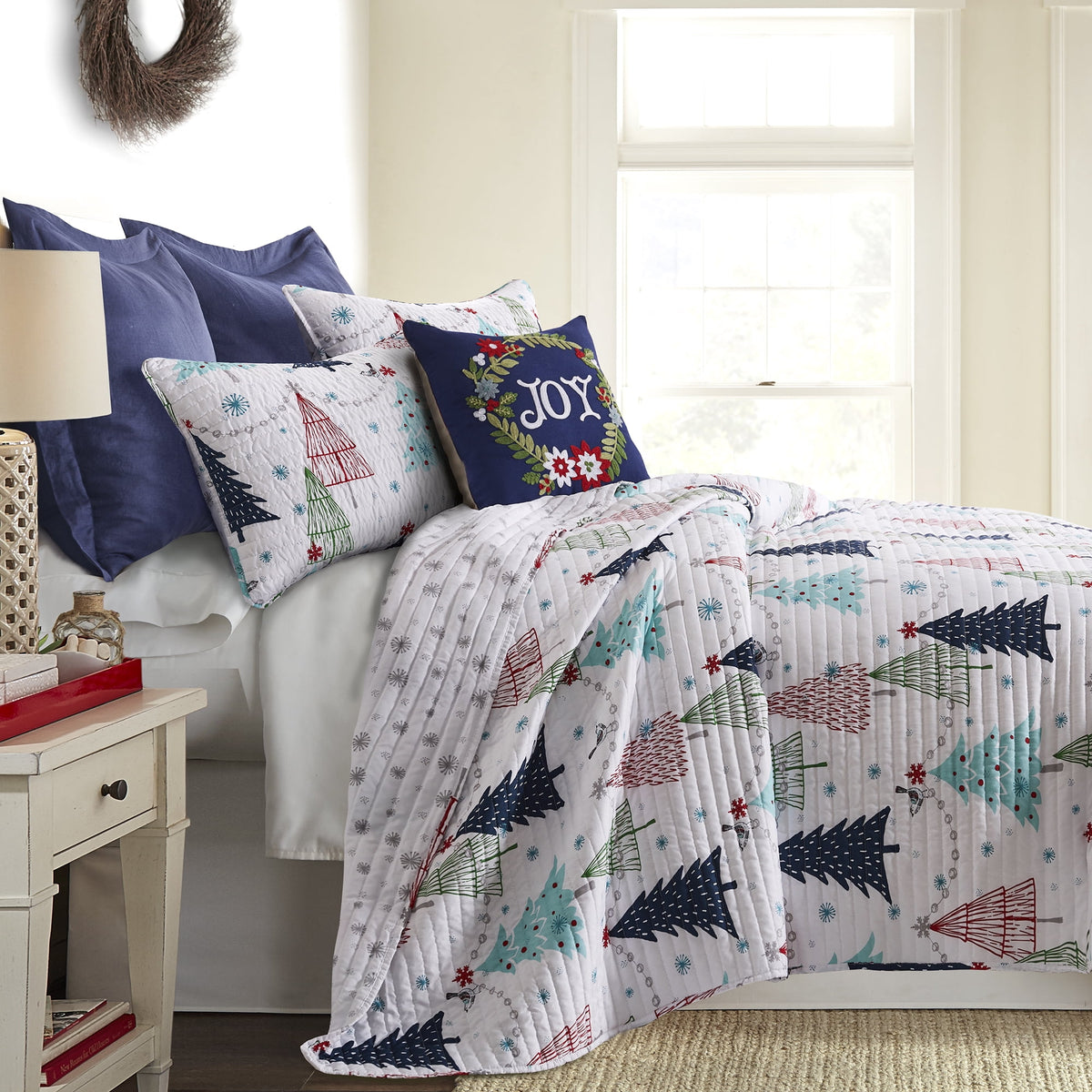 Levtex Home - Northern Star Quilt Set - Full/Queen Quilt + Two Standard Pillow Shams - Christmas Tree - Black and White - Quilt Size (88x92in.) and Pillow Sham Size (26x20in.) - Reversible