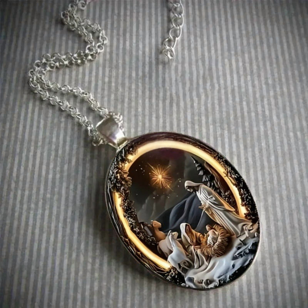 Uxgjfwu Nativity Scene Necklace, Jesus Incarnation Pendant with Manger Design, Christian Religious Jewelry for Christmas, Inspirational Gift for Believers, Symbolic
